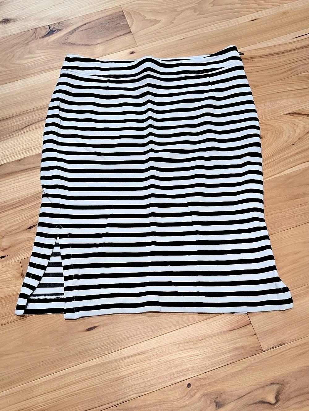 Banana Republic Striped Mini Skirt in Black & White Size 6